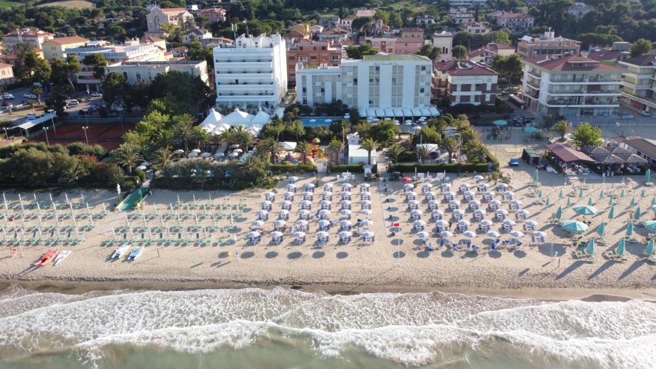 Hotel Parco Delle Rose Silvi Marina Buitenkant foto