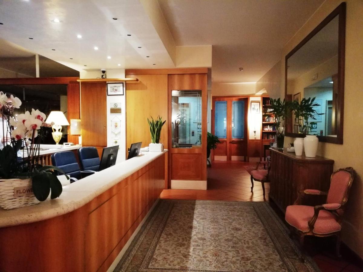 Hotel Parco Delle Rose Silvi Marina Buitenkant foto