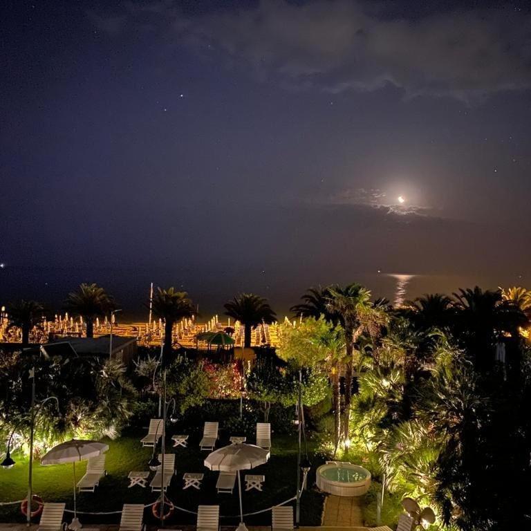 Hotel Parco Delle Rose Silvi Marina Buitenkant foto