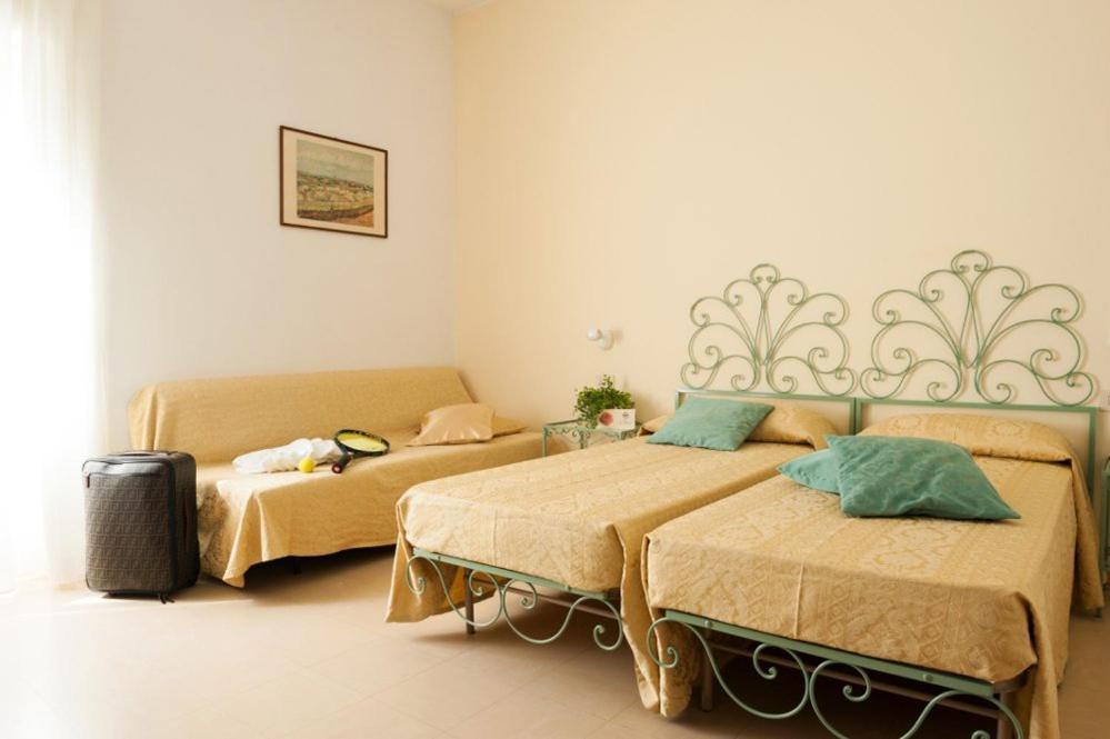 Hotel Parco Delle Rose Silvi Marina Buitenkant foto