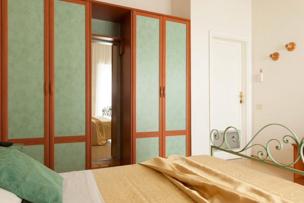 Hotel Parco Delle Rose Silvi Marina Buitenkant foto