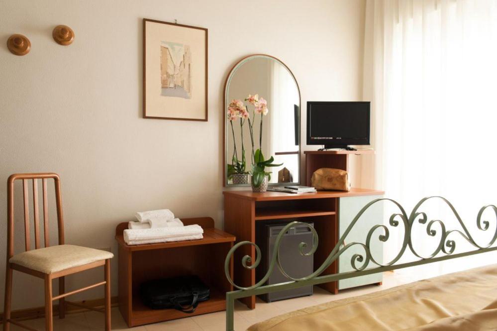 Hotel Parco Delle Rose Silvi Marina Buitenkant foto