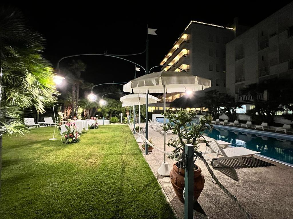 Hotel Parco Delle Rose Silvi Marina Buitenkant foto