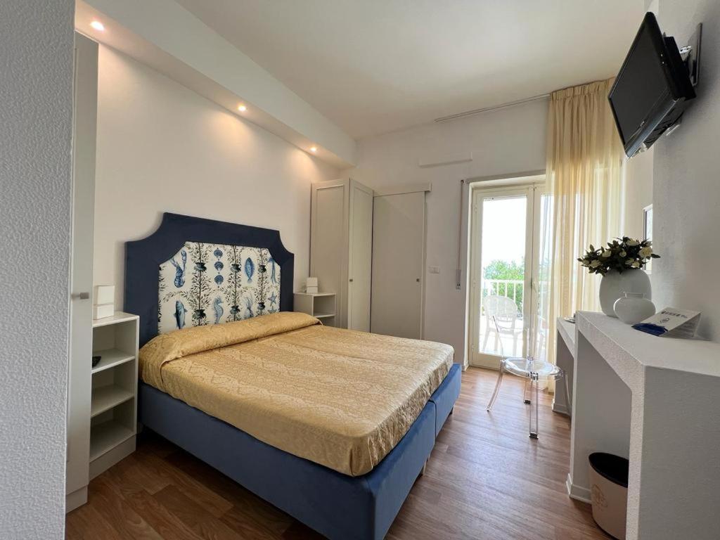 Hotel Parco Delle Rose Silvi Marina Buitenkant foto