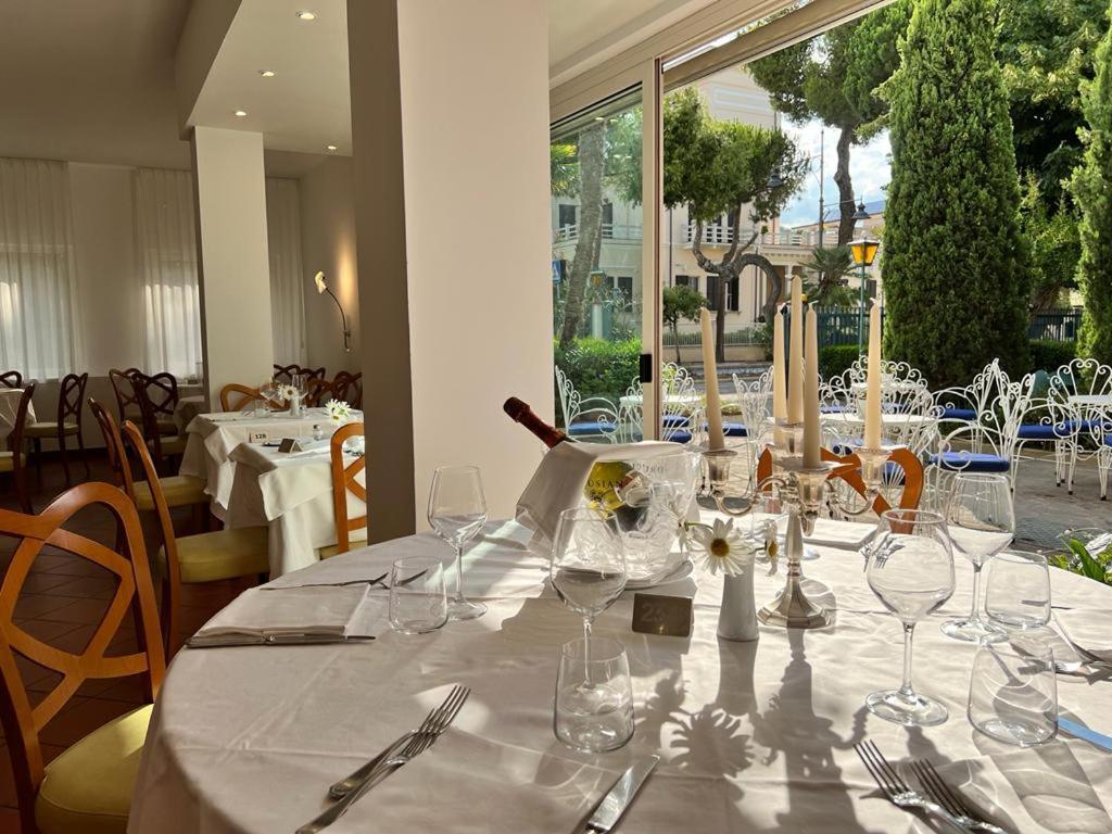Hotel Parco Delle Rose Silvi Marina Buitenkant foto