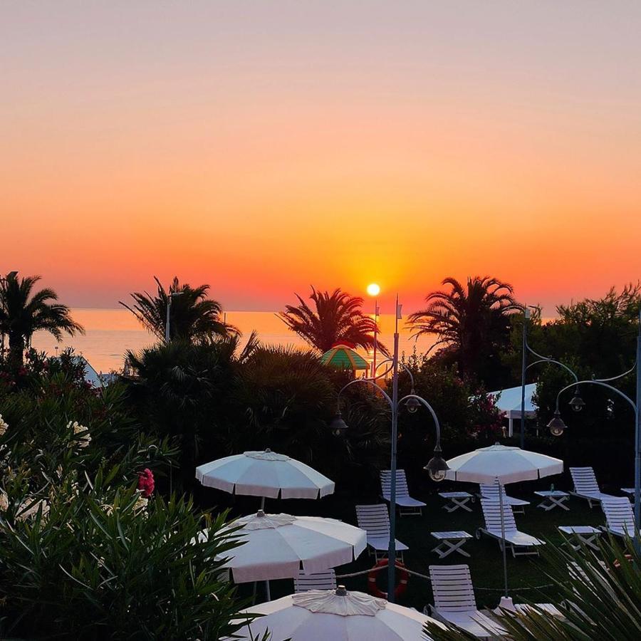 Hotel Parco Delle Rose Silvi Marina Buitenkant foto