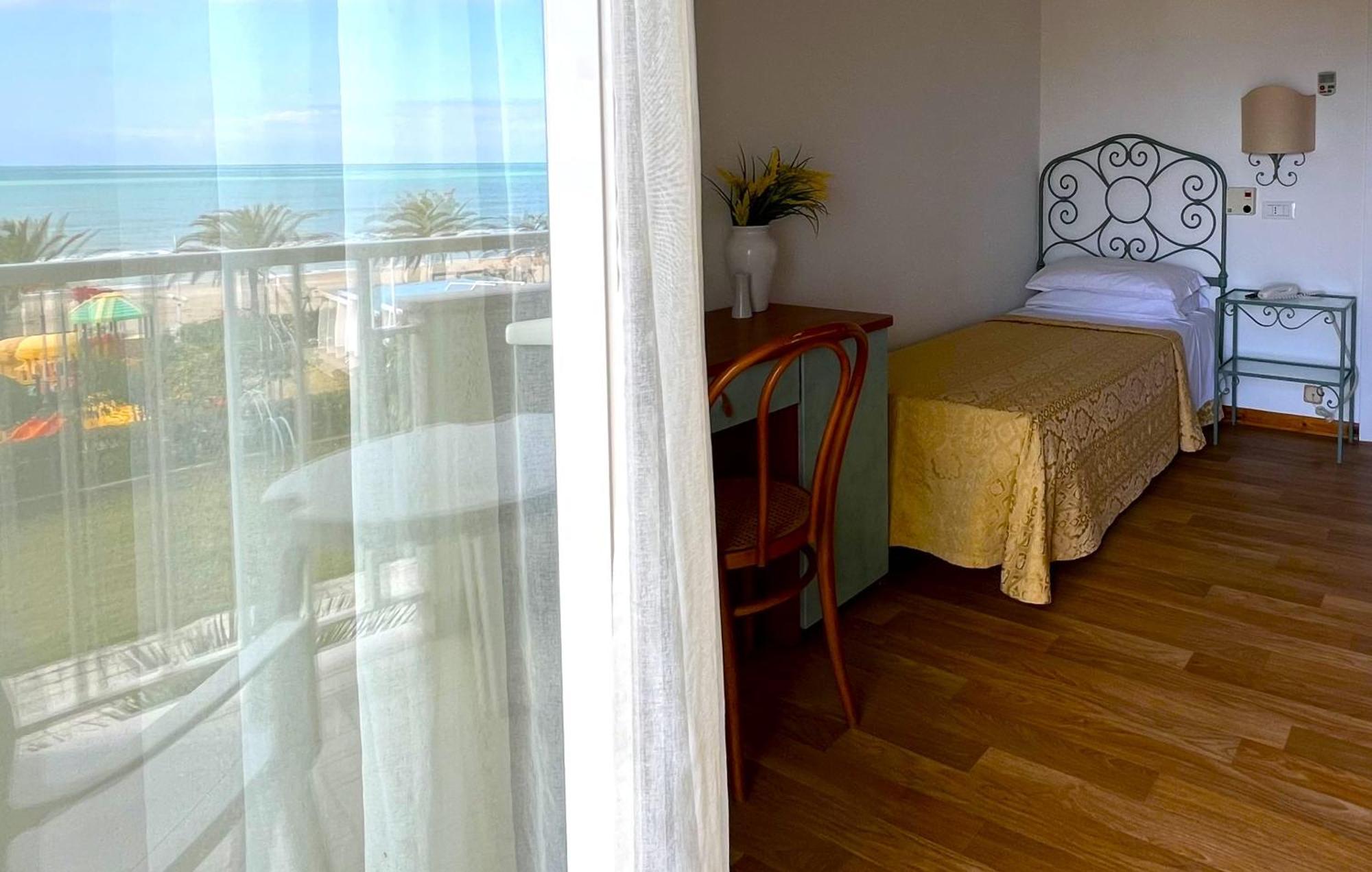 Hotel Parco Delle Rose Silvi Marina Buitenkant foto
