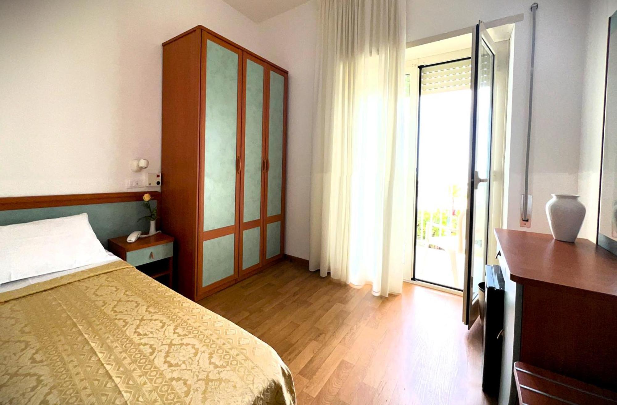 Hotel Parco Delle Rose Silvi Marina Buitenkant foto