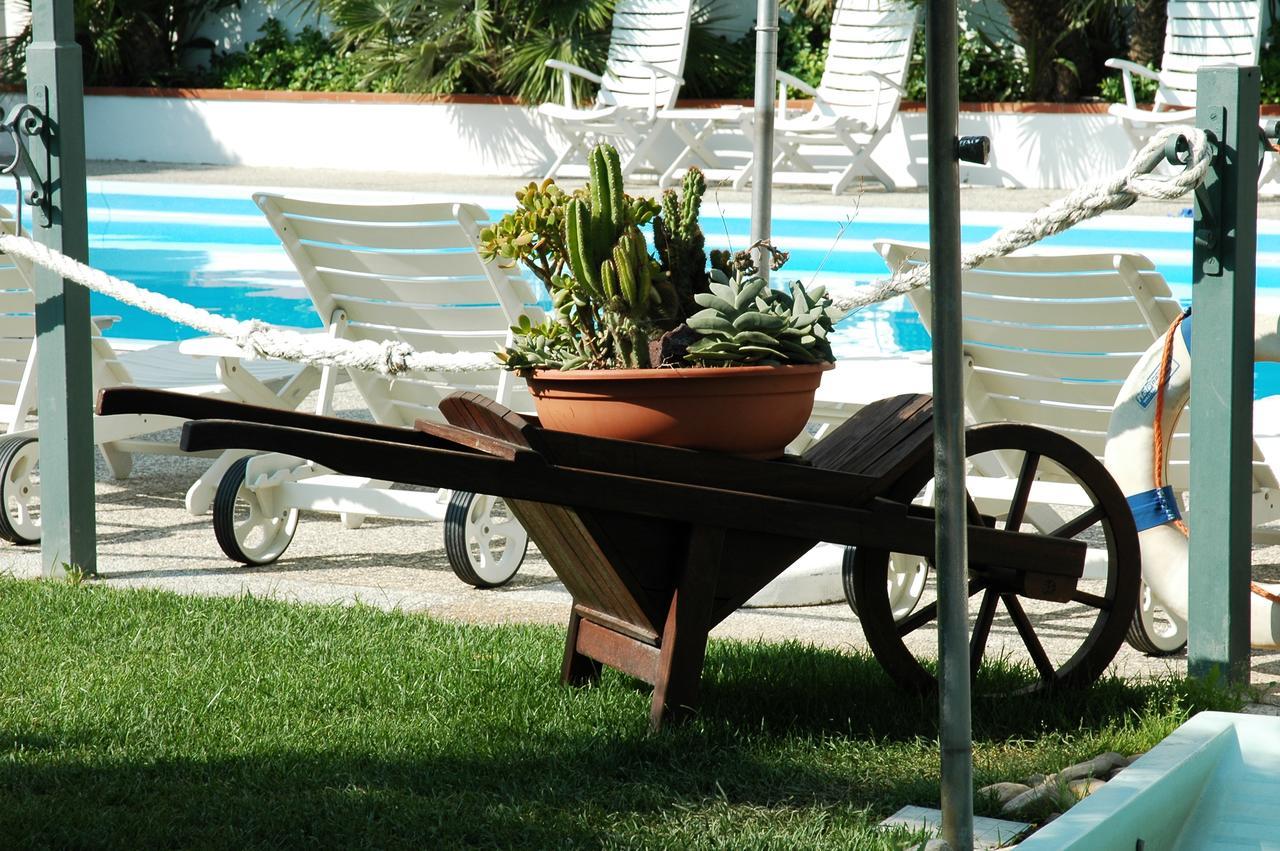 Hotel Parco Delle Rose Silvi Marina Buitenkant foto