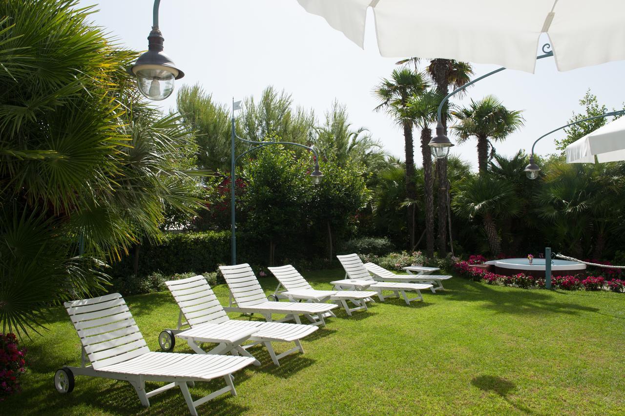 Hotel Parco Delle Rose Silvi Marina Buitenkant foto